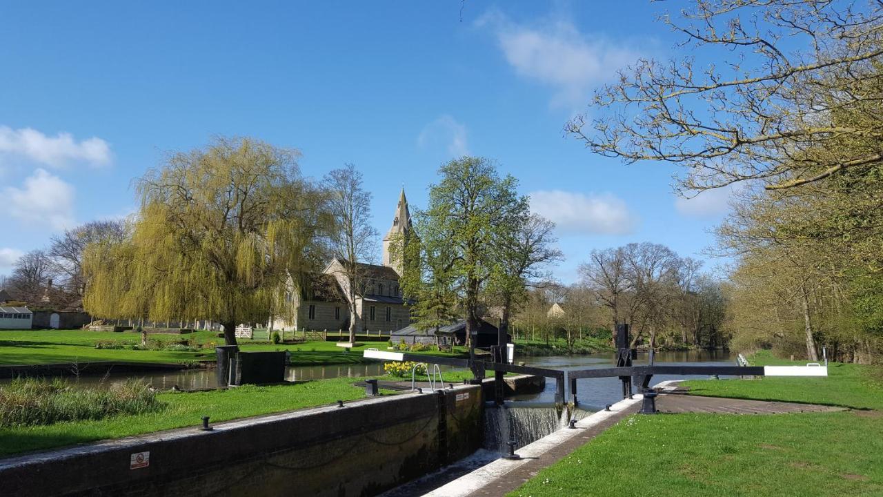 River Nene Cottages Water Newton Eksteriør billede